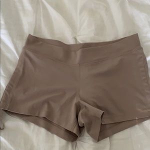 MIKA YOGA WEAR LUCIA SHORT